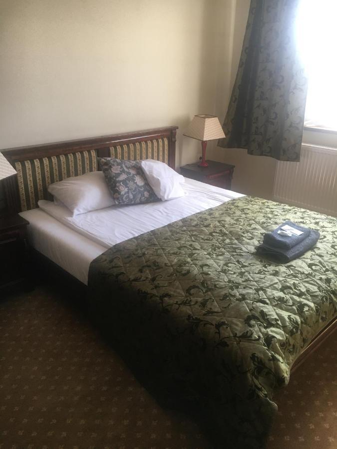 Hotel Dworska Elektrownia Kędzierzyn-Koźle Esterno foto